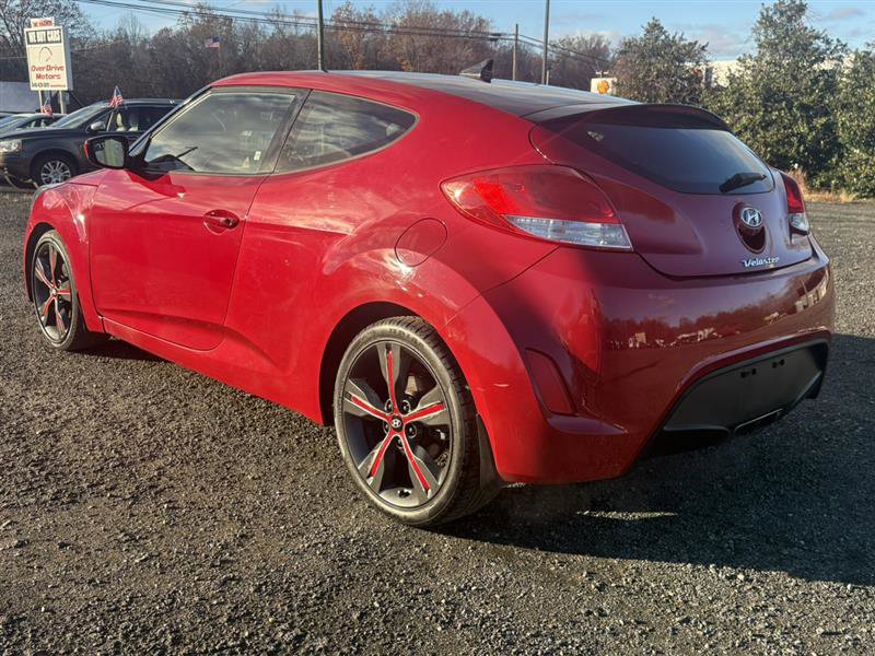 Used 2017 Hyundai Veloster Value Edition image 3