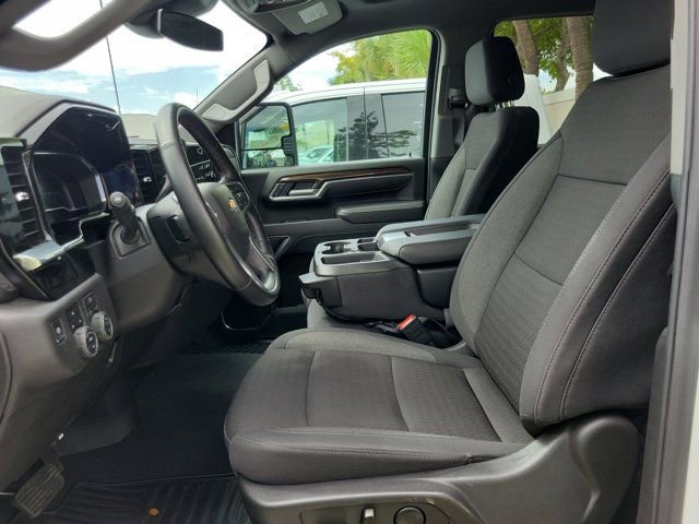 Used 2025 Chevrolet Silverado 2500 LT w/ Convenience Package AWD/4WD image 9