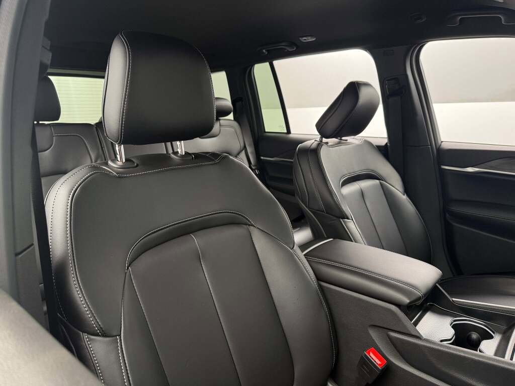 New 2025 Jeep Grand Cherokee Limited w/ Trailer Tow Package image 18