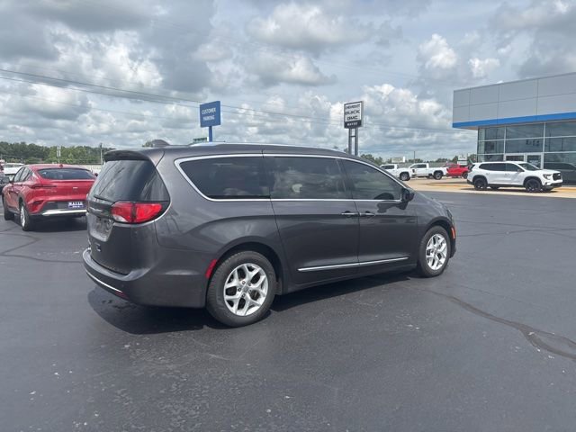 Used 2017 Chrysler Pacifica Touring-L Plus w/ Tire & Wheel Group FWD image 10