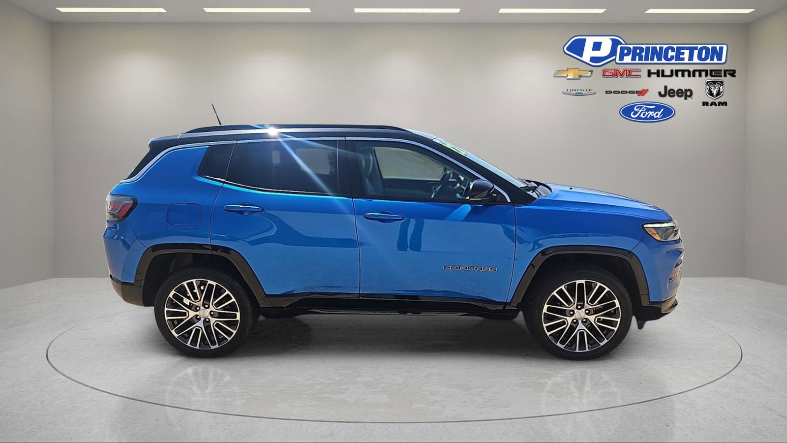 Used 2022 Jeep Compass Limited w/ Elite Group AWD/4WD image 8