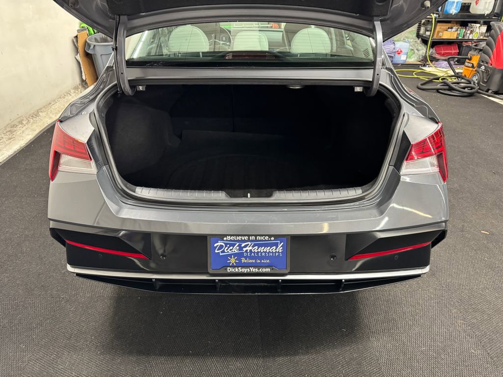 Used 2024 Hyundai Elantra Limited image 6