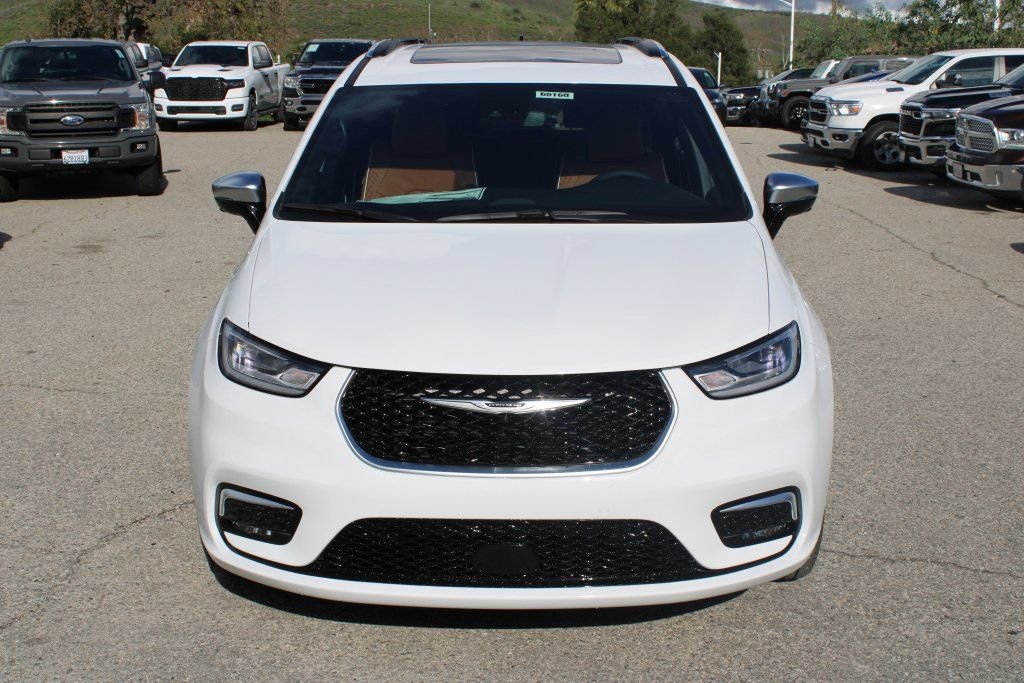 New 2026 Chrysler Pacifica Pinnacle image 2