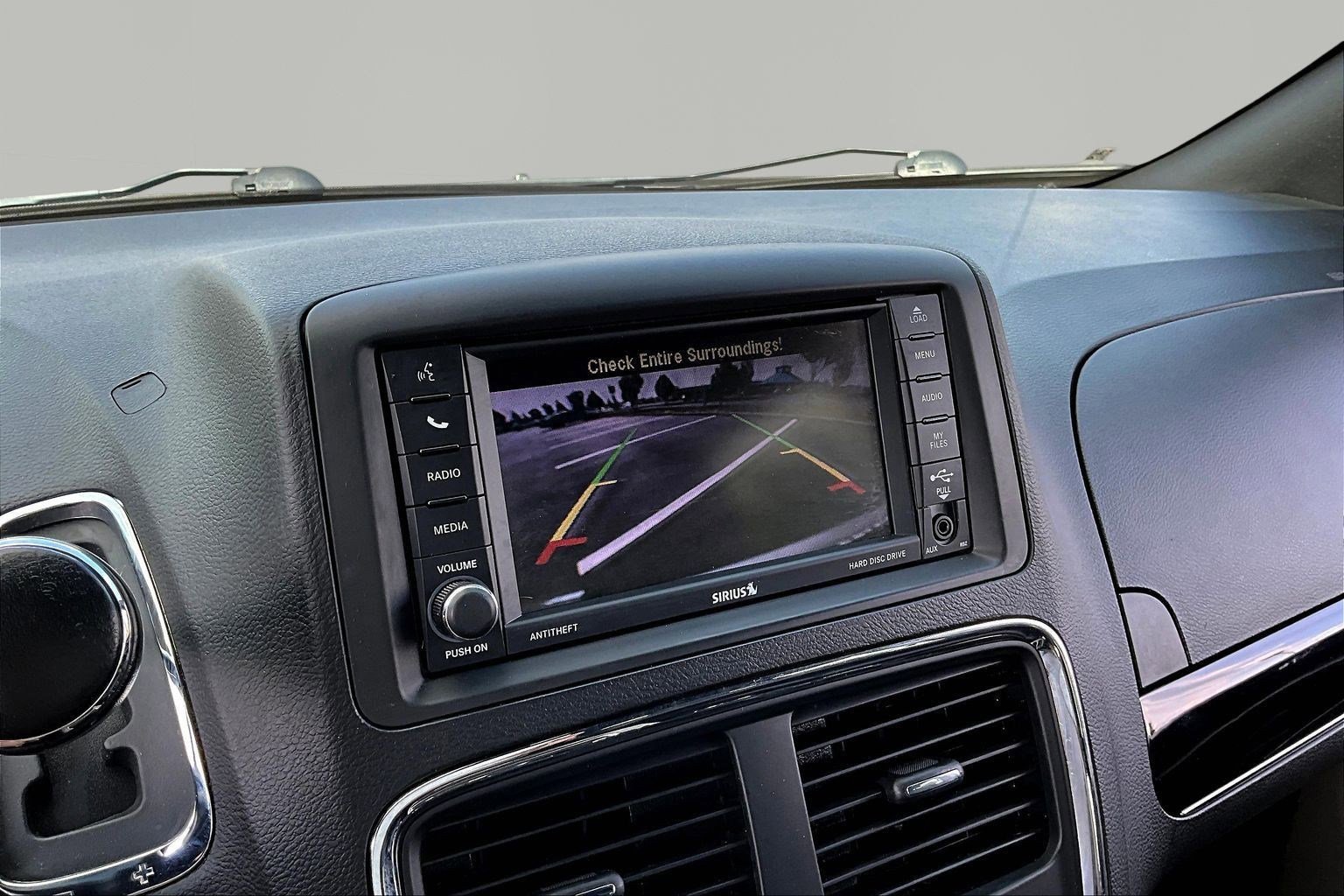 Used 2020 Dodge Grand Caravan SXT FWD image 14