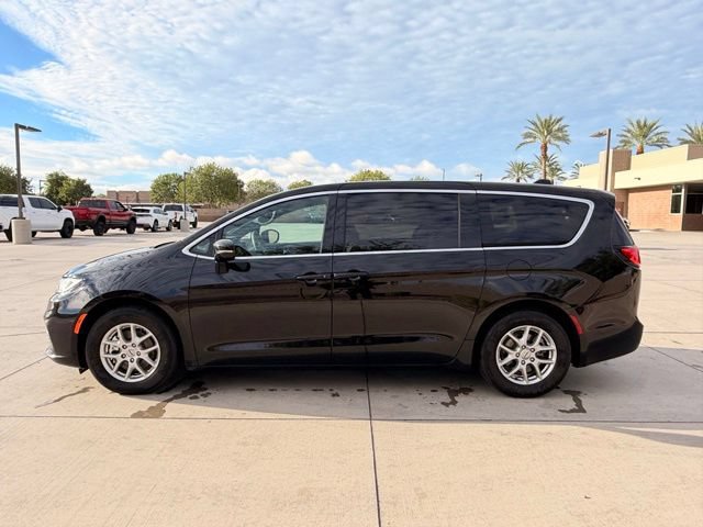 Certified 2025 Chrysler Pacifica Select FWD image 9