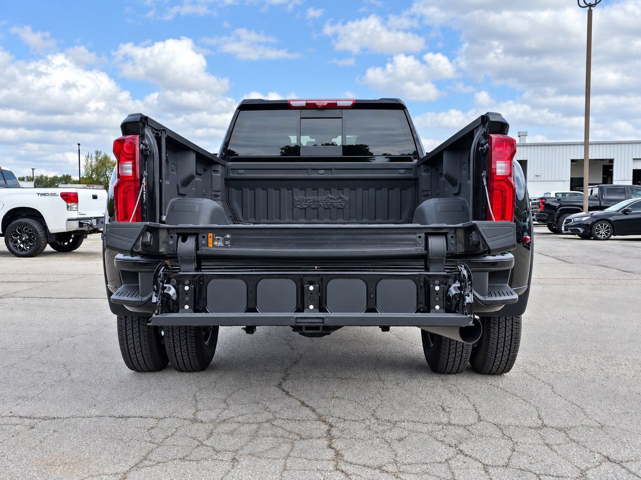 Used 2024 Chevrolet Silverado 3500 High Country w/ High Country Premium Package AWD/4WD image 5