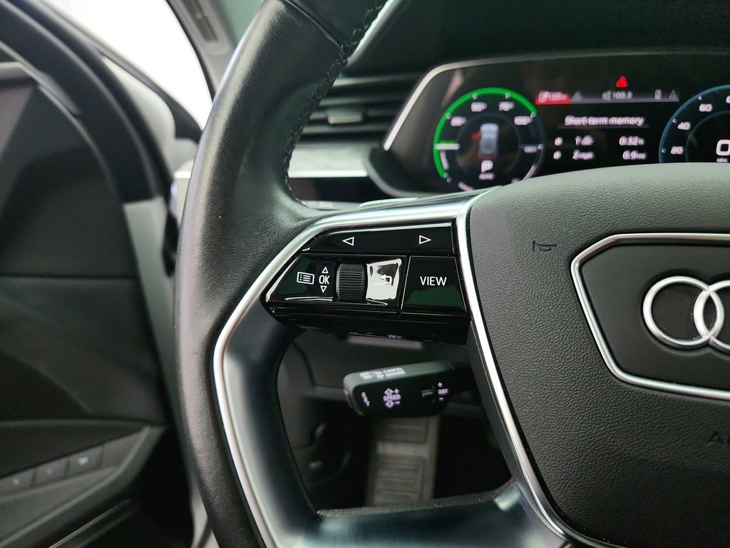 Used 2022 Audi e-tron Premium Plus image 24