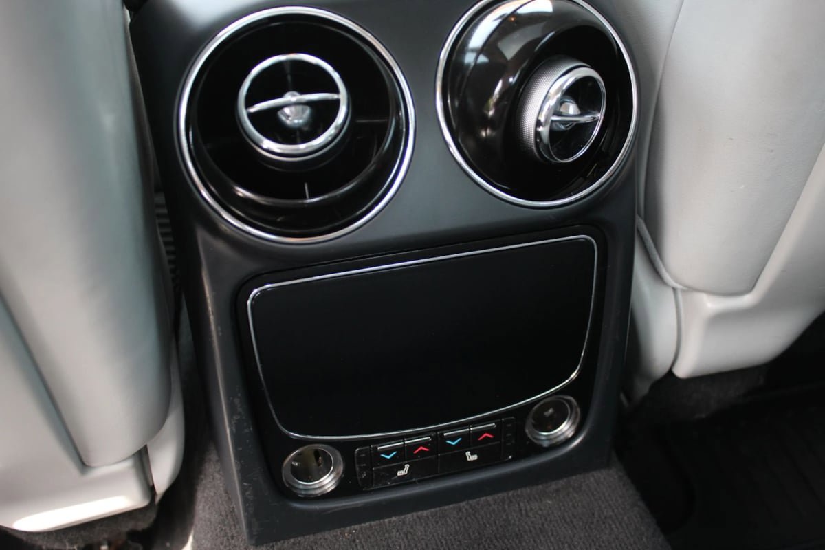 Used 2013 Jaguar XJ AWD image 21