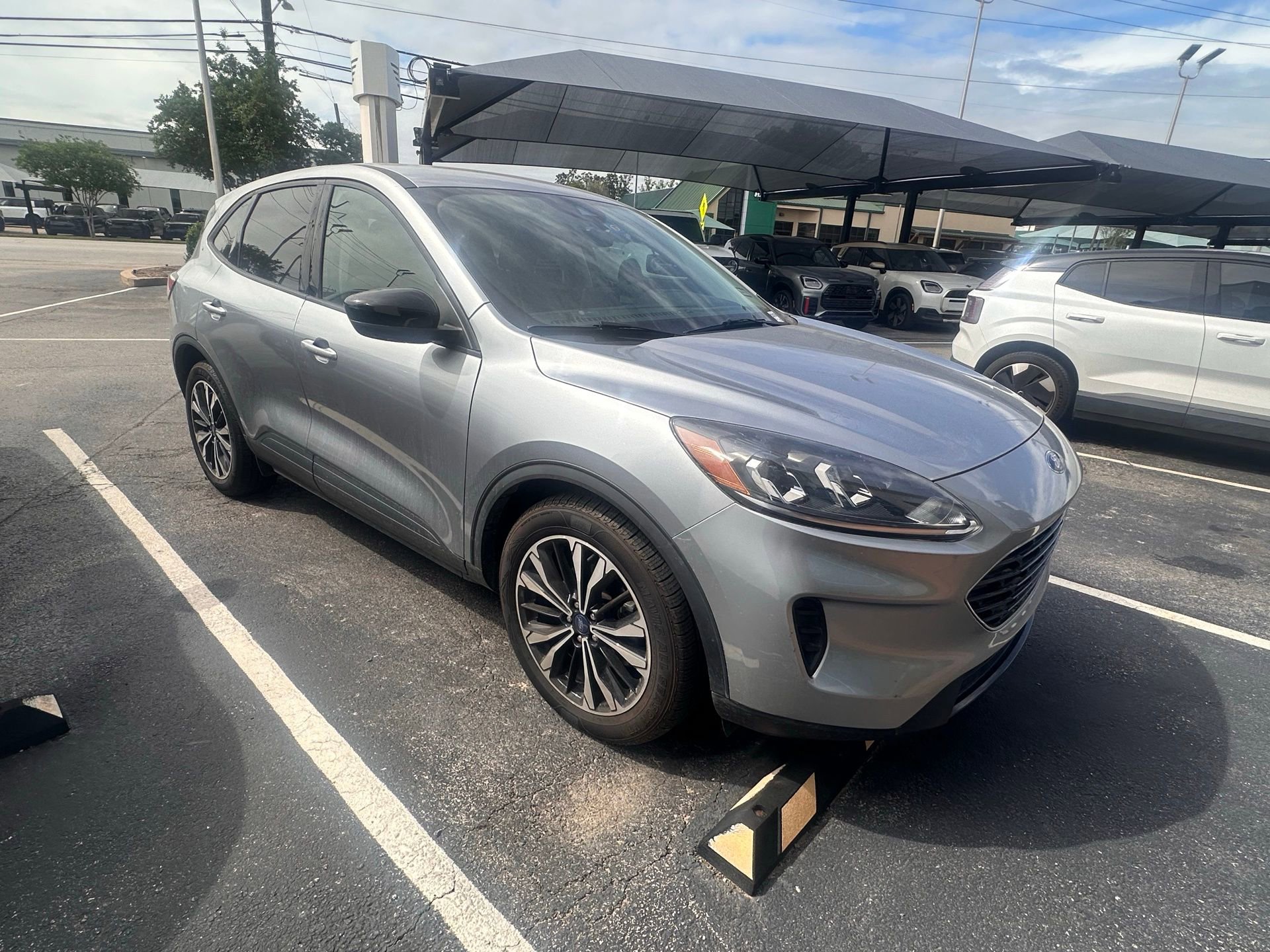 Used 2022 Ford Escape SE w/ SE Sport Appearance Package image 5