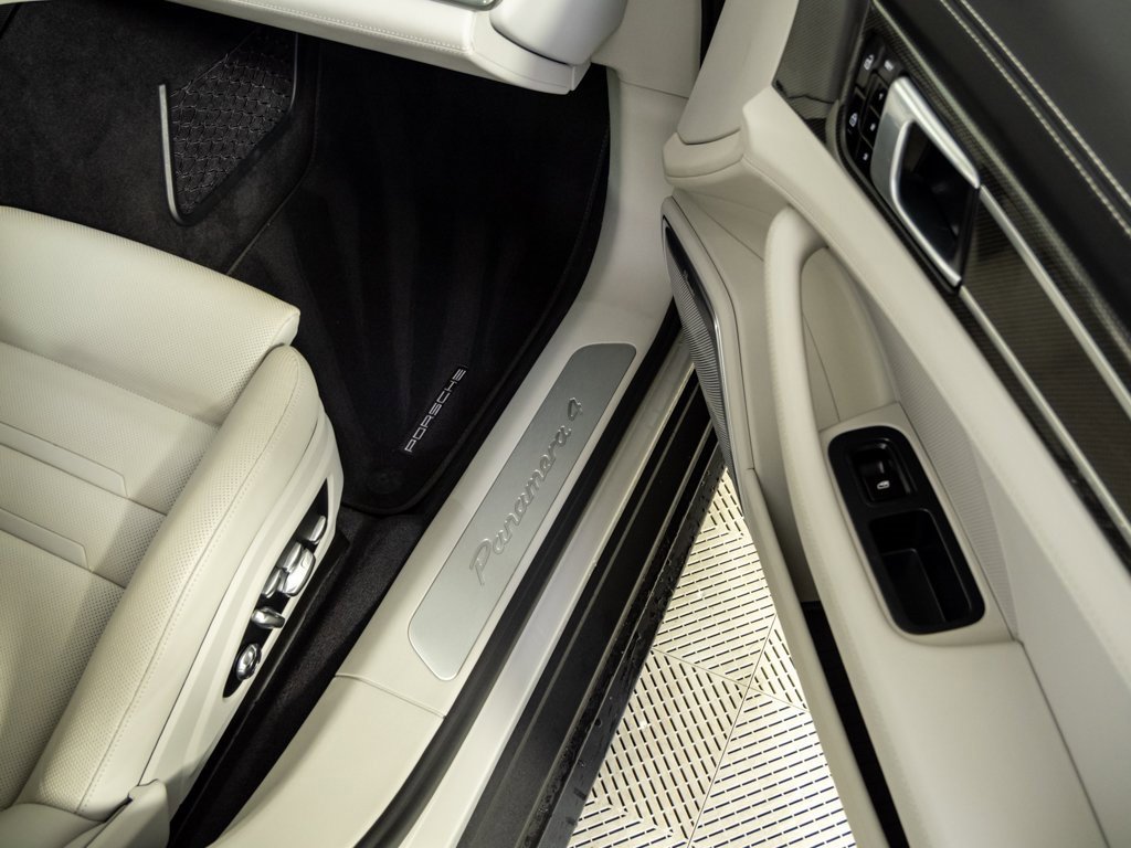 Used 2020 Porsche Panamera 4 image 25