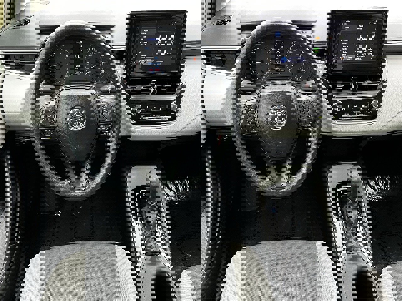 Used 2025 Toyota Corolla LE image 10