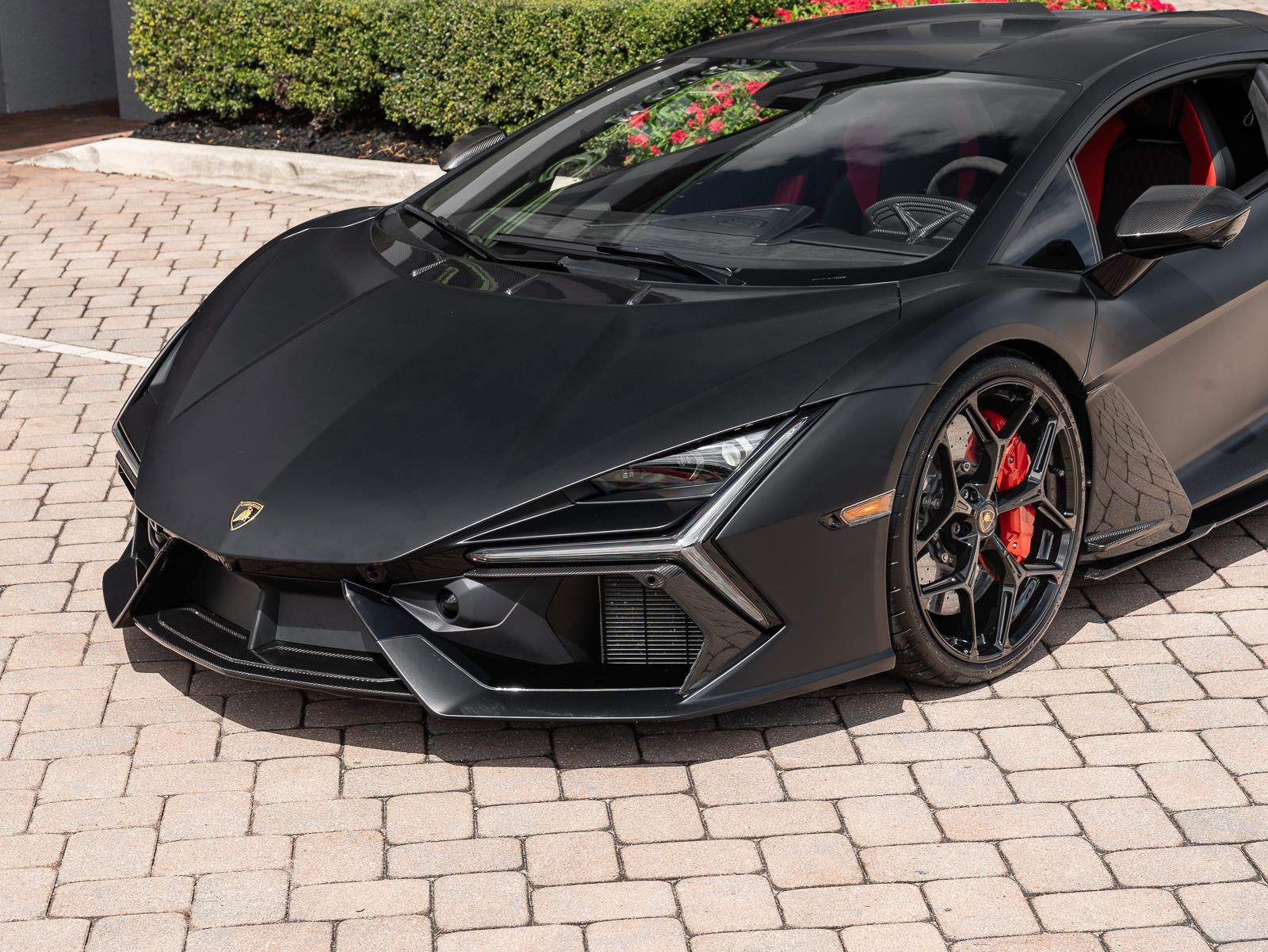Used 2024 Lamborghini Revuelto image 23