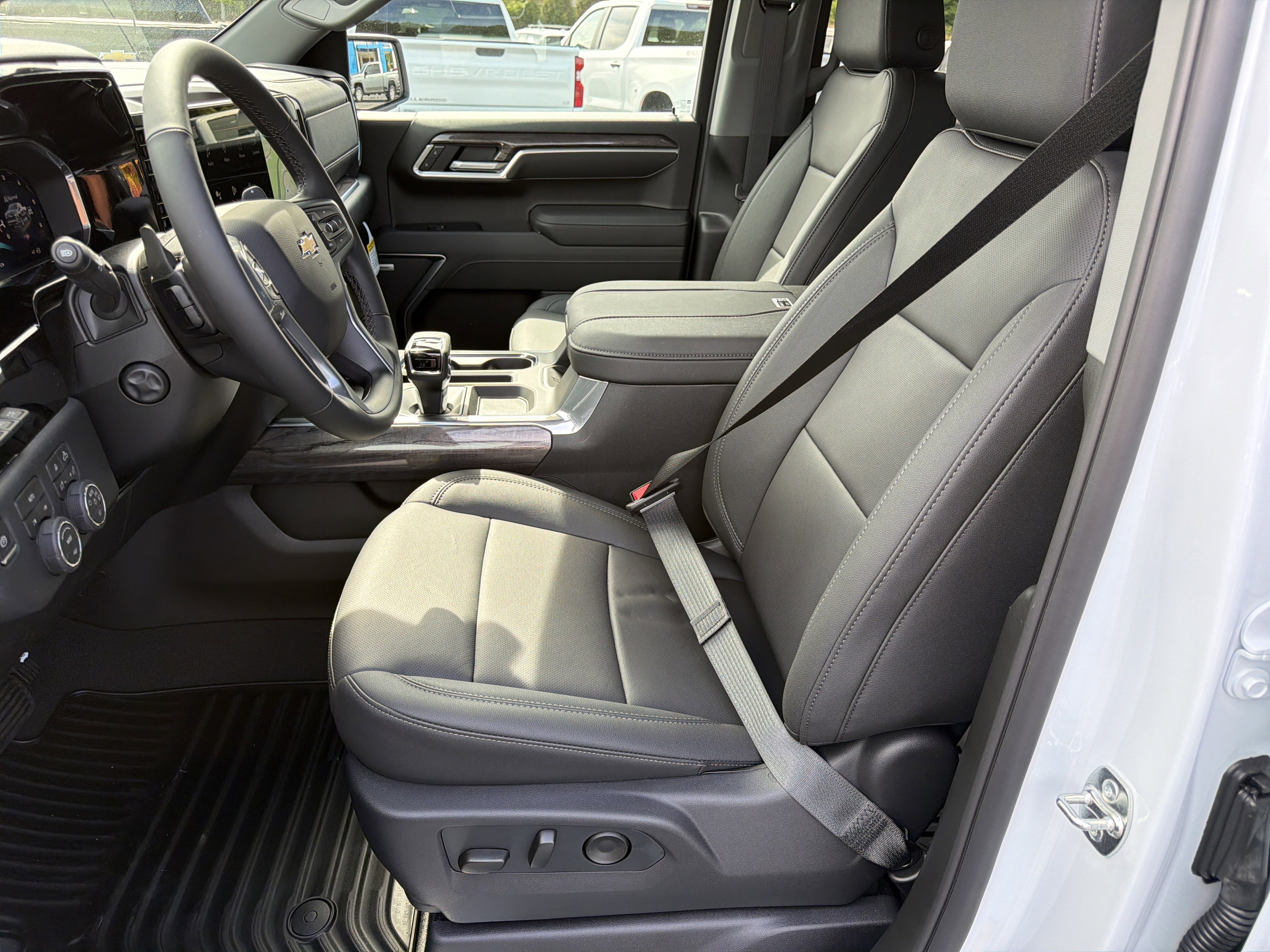 New 2026 Chevrolet Silverado 1500 LTZ w/ Technology Package AWD/4WD image 9