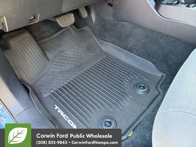 Used 2019 Toyota Tacoma SR5 AWD/4WD image 27
