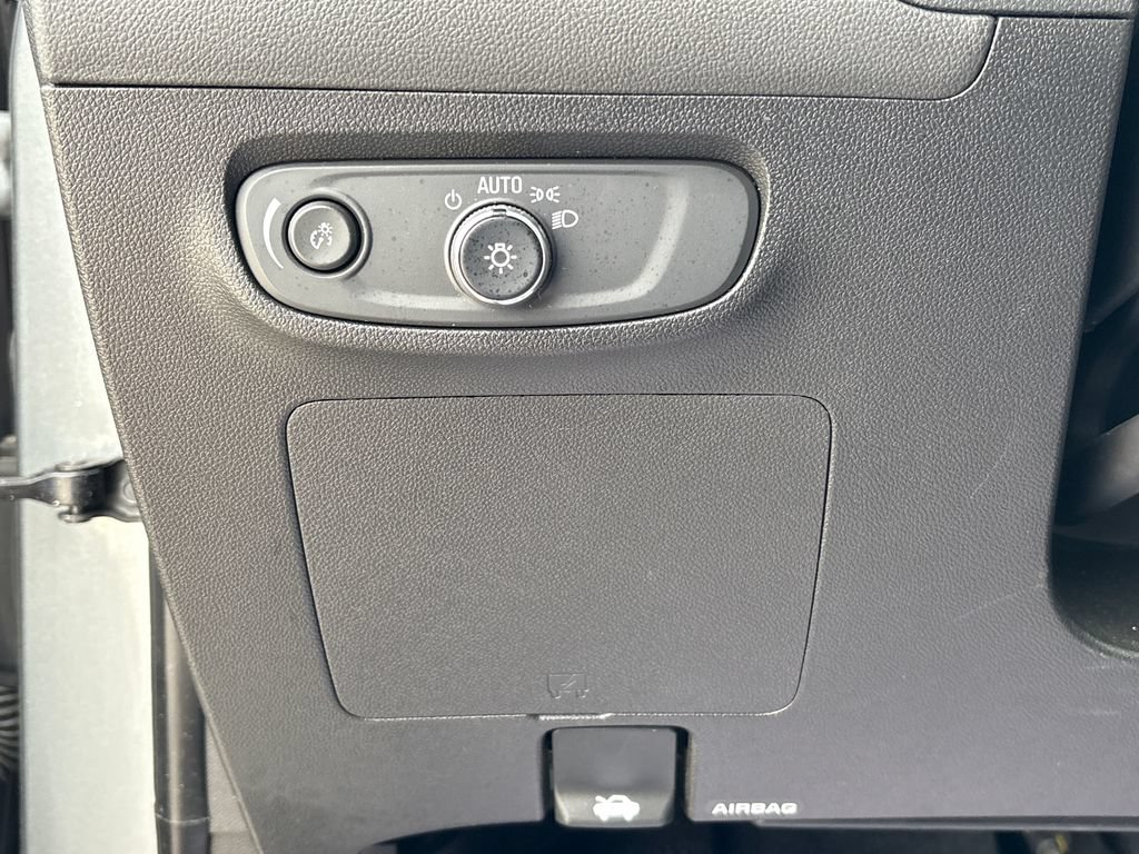 Used 2025 Buick Encore GX Preferred FWD image 39