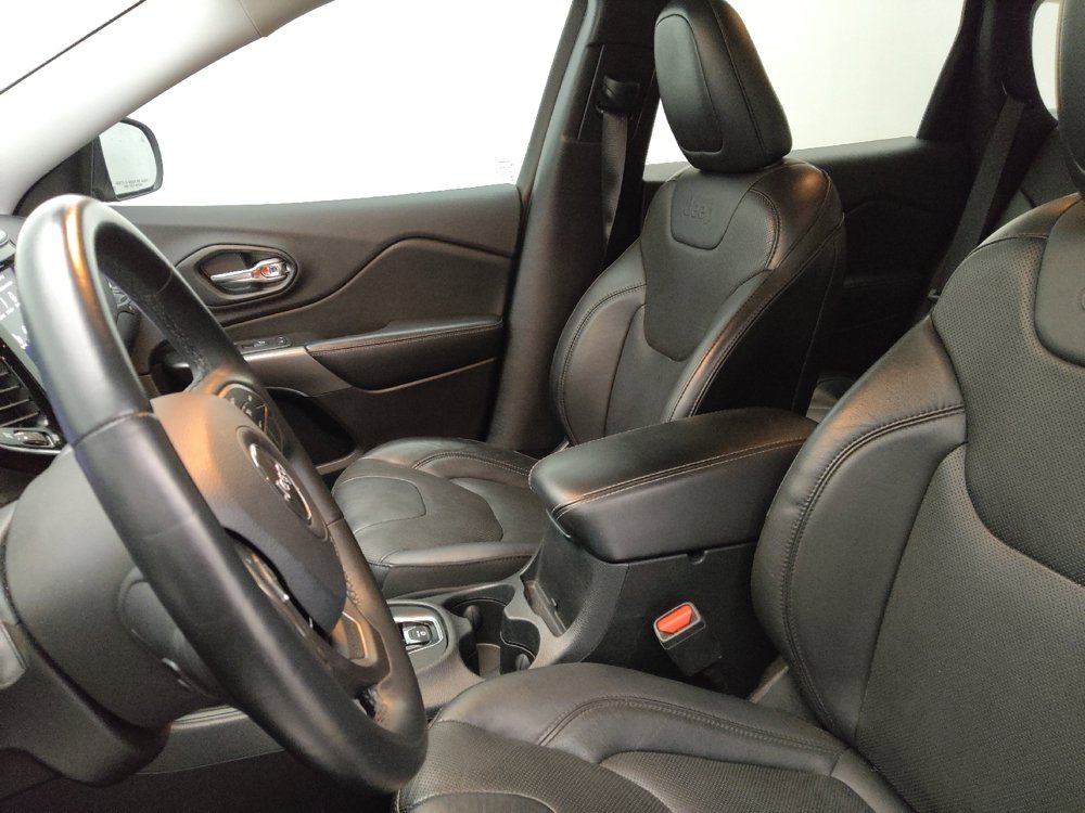 Used 2019 Jeep Cherokee Limited FWD image 17
