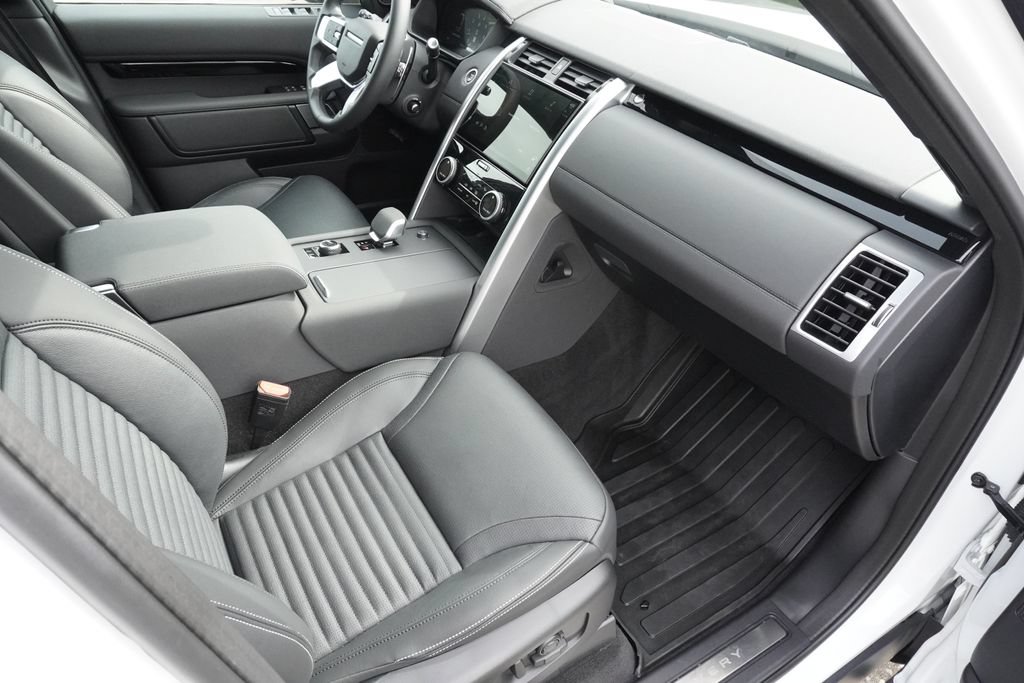 Used 2025 Land Rover Discovery S AWD/4WD image 22