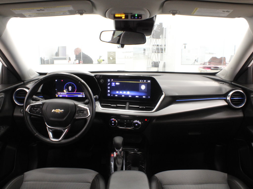 Used 2025 Chevrolet Trax LT w/ Driver Confidence Package FWD image 19