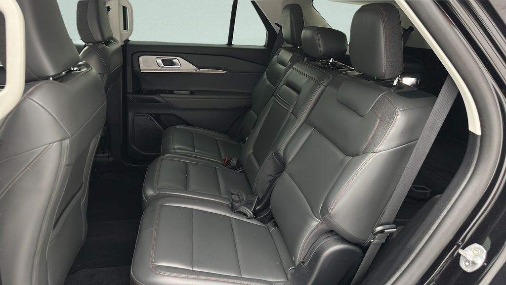 Used 2025 Ford Explorer Active w/ Active Comfort Package AWD/4WD image 9