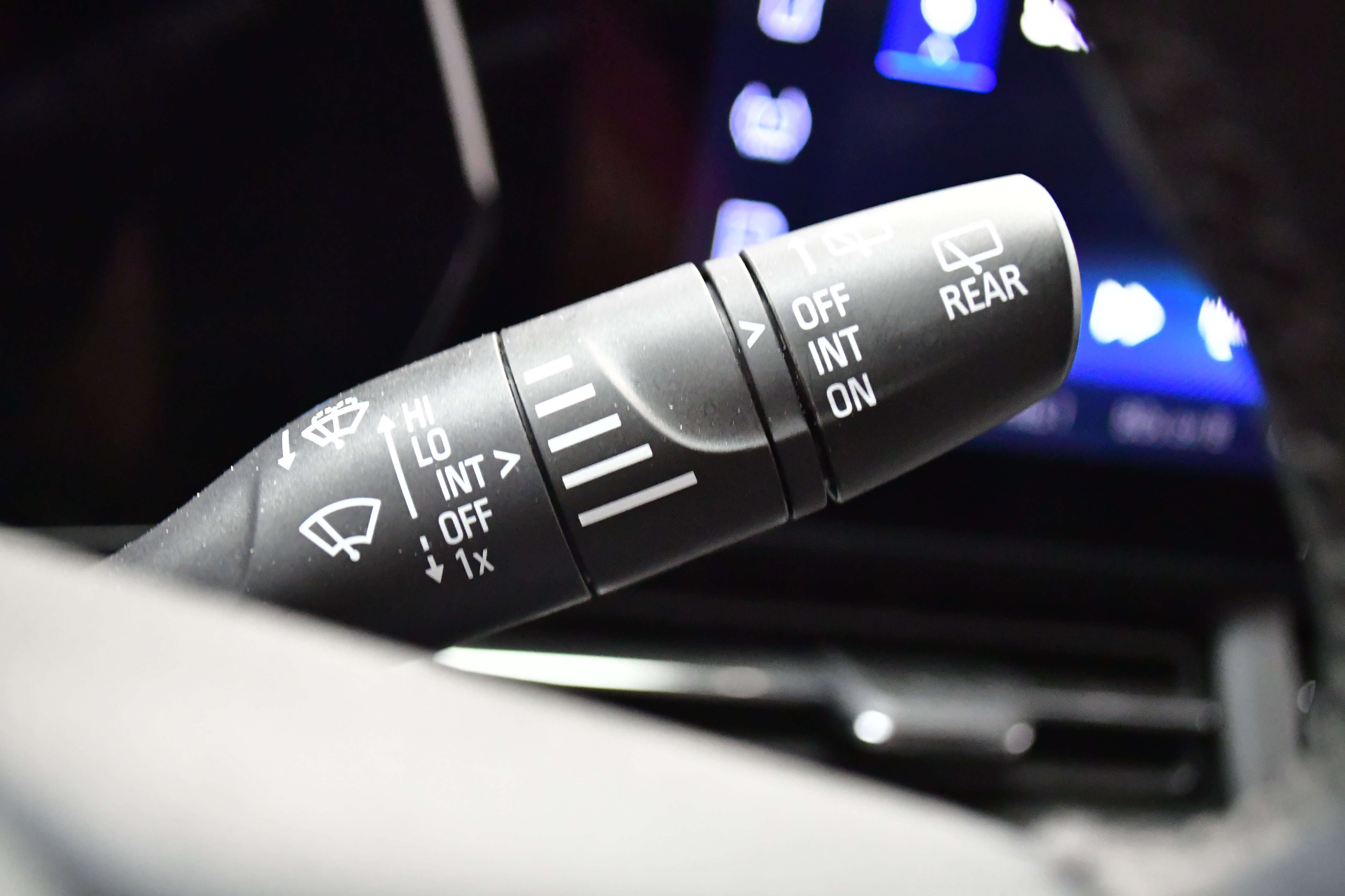 Used 2025 Chevrolet Trax LT w/ LT Convenience Package image 32