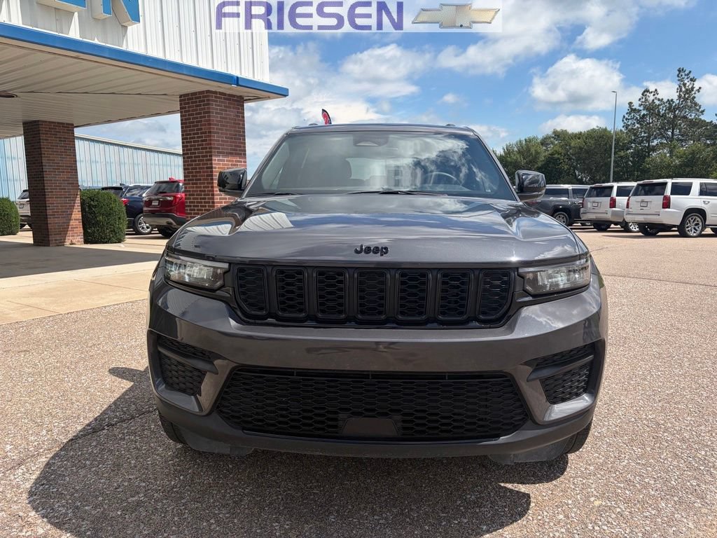 Used 2023 Jeep Grand Cherokee Altitude AWD/4WD image 8
