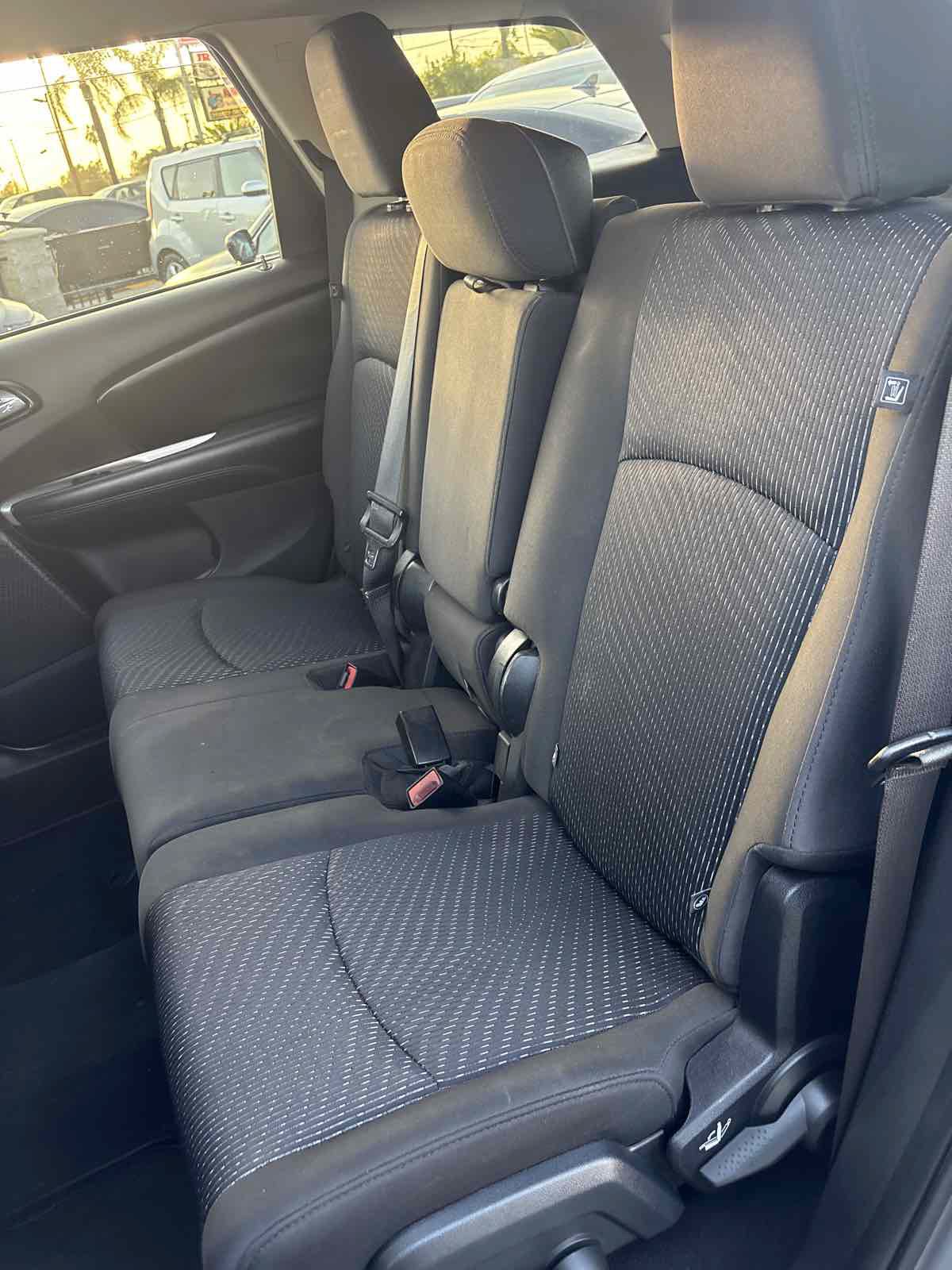 Used 2018 Dodge Journey SE w/ Blacktop Package FWD image 9
