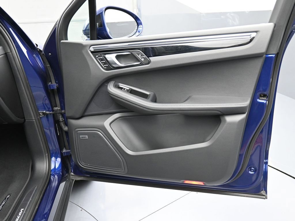 Certified 2025 Porsche Macan image 29