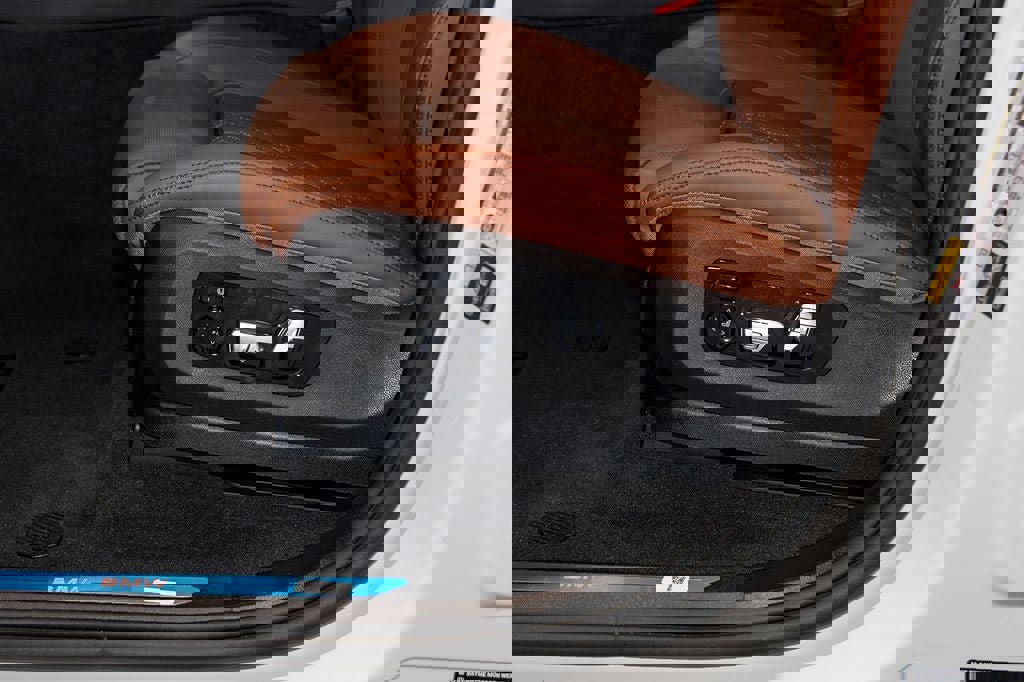 New 2026 BMW X5 xDrive50e image 15