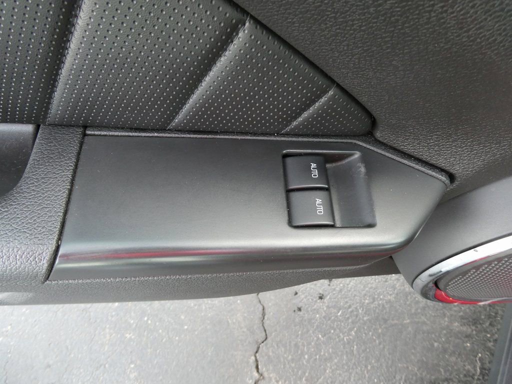 Used 2010 Ford Mustang GT Premium image 18