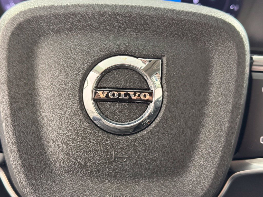 Certified 2023 Volvo XC40 B5 Ultimate w/ Protection Package Premier AWD/4WD image 32