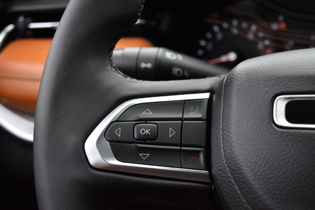 Certified 2025 Jeep Compass Limited AWD/4WD image 17