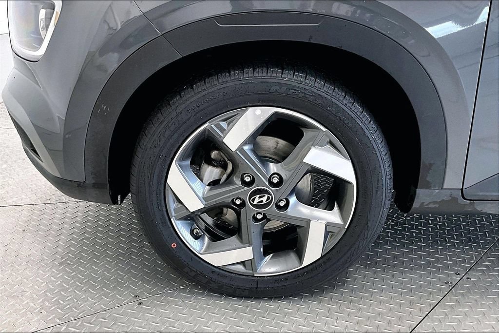 Used 2025 Hyundai Venue SEL FWD image 8