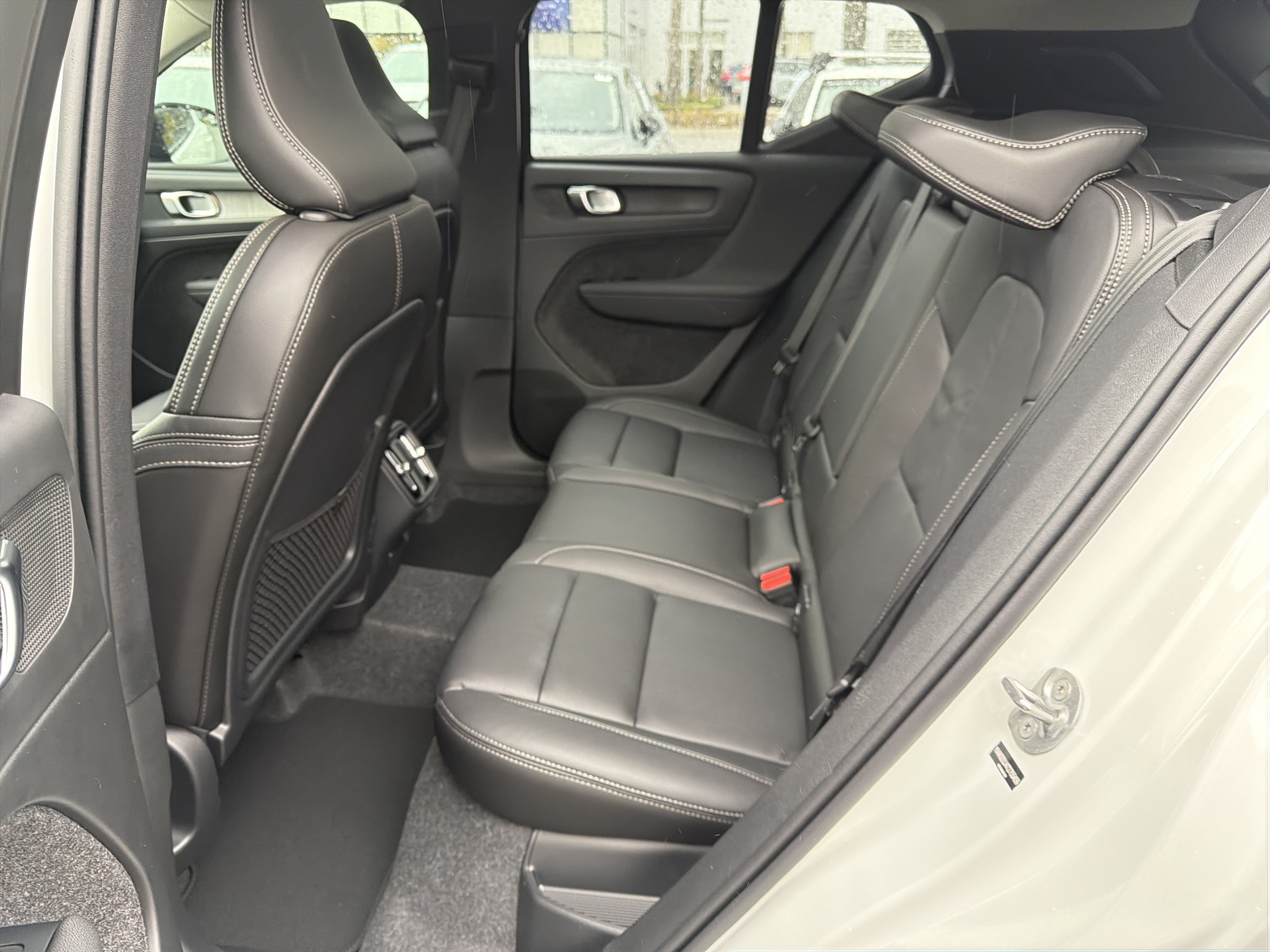 New 2026 Volvo XC40 B4 Core FWD image 33