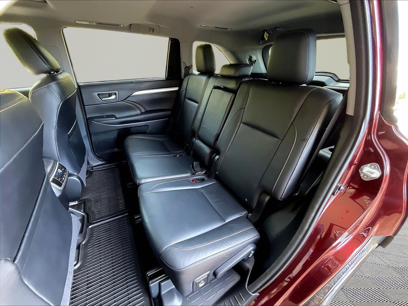Used 2016 Toyota Highlander XLE AWD/4WD image 22