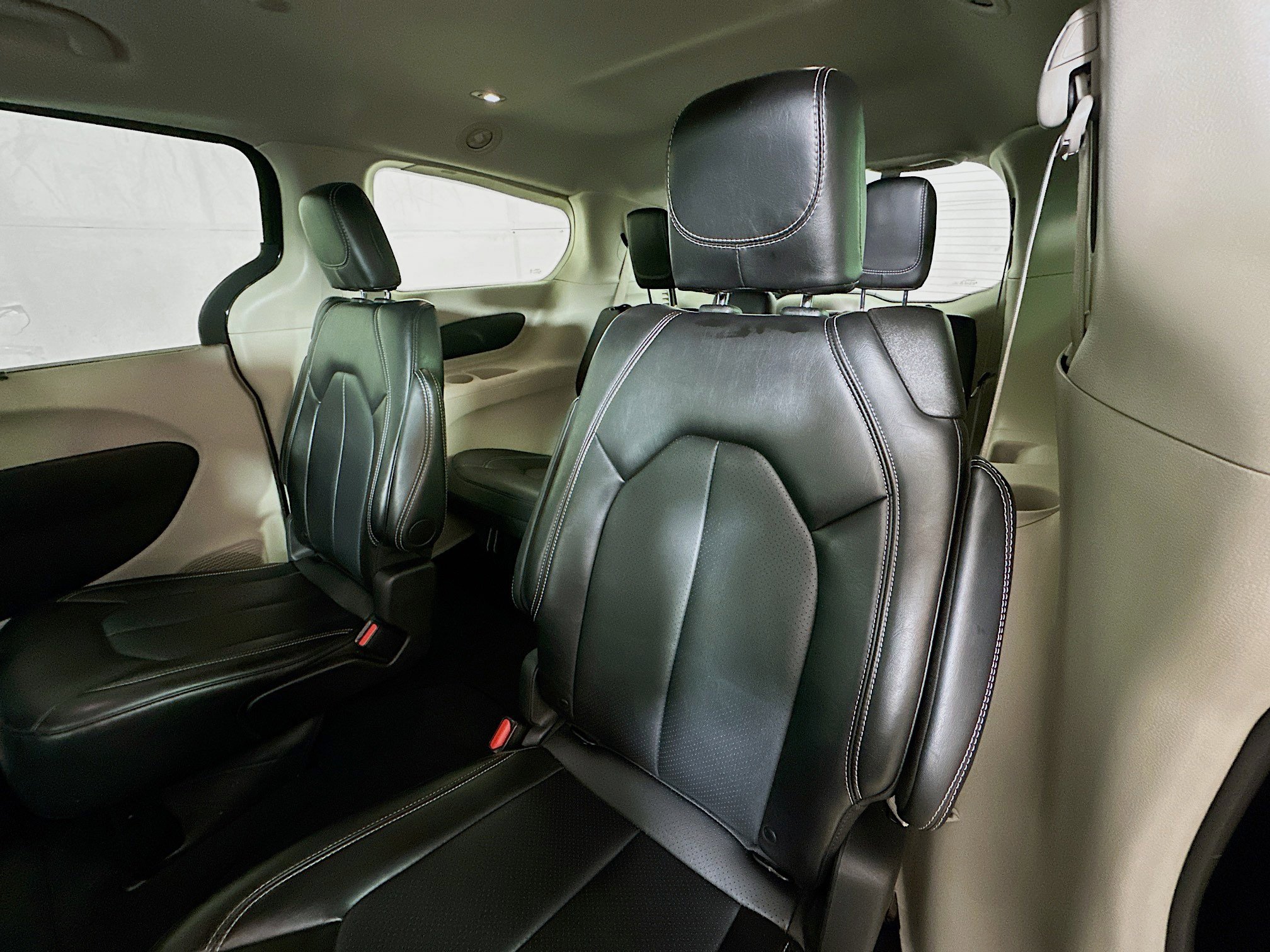 Used 2024 Chrysler Pacifica Touring-L FWD image 22