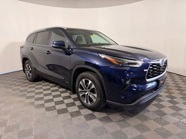Used 2024 Toyota Highlander XLE