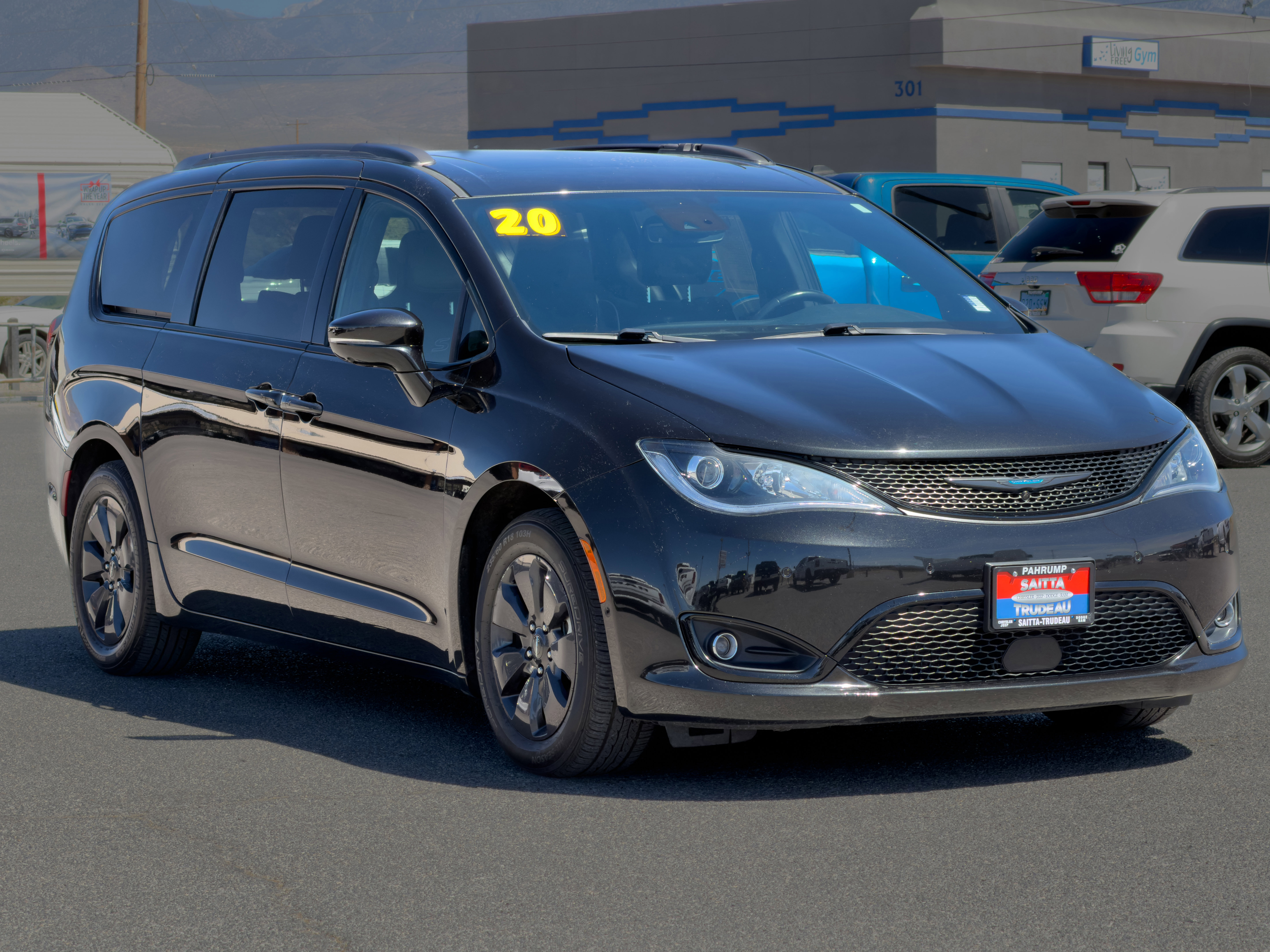 Used 2020 Chrysler Pacifica Limited w/ Advanced Safetytec Group FWD image 7