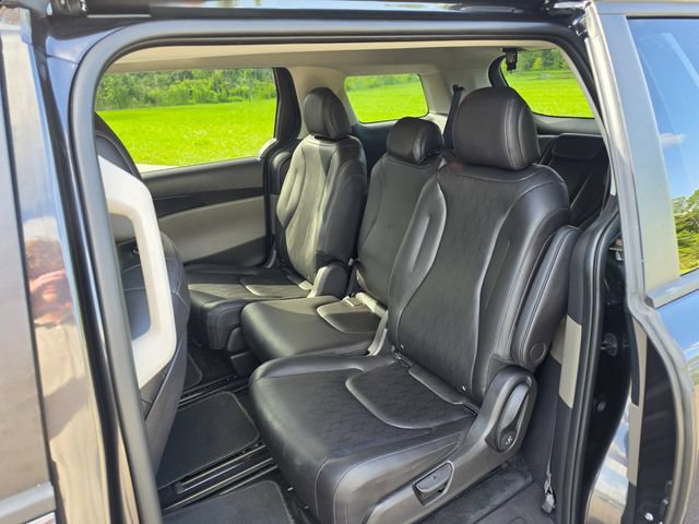 Used 2026 Kia Carnival FWD image 7