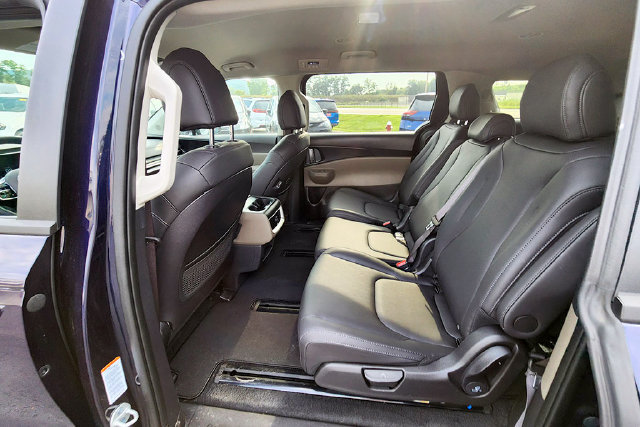 Used 2026 Kia Carnival FWD image 19