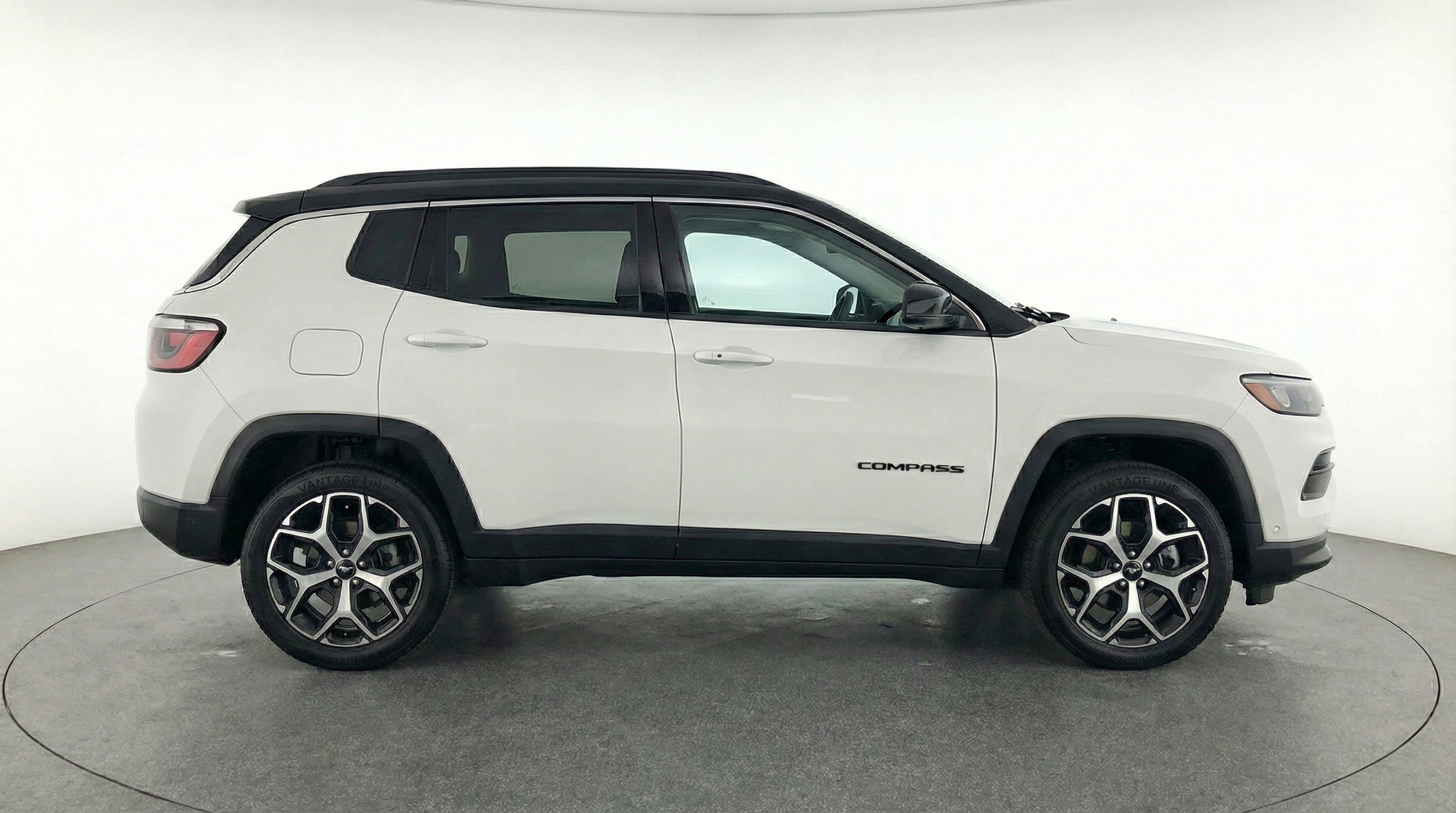Used 2025 Jeep Compass Limited image 11