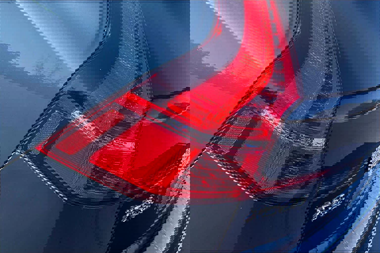 Used 2023 Volvo XC60 T8 Plus w/ Protection Package Premier image 32