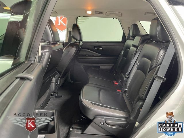 Used 2024 Nissan Pathfinder SL w/ Black Appearance Package AWD/4WD image 21
