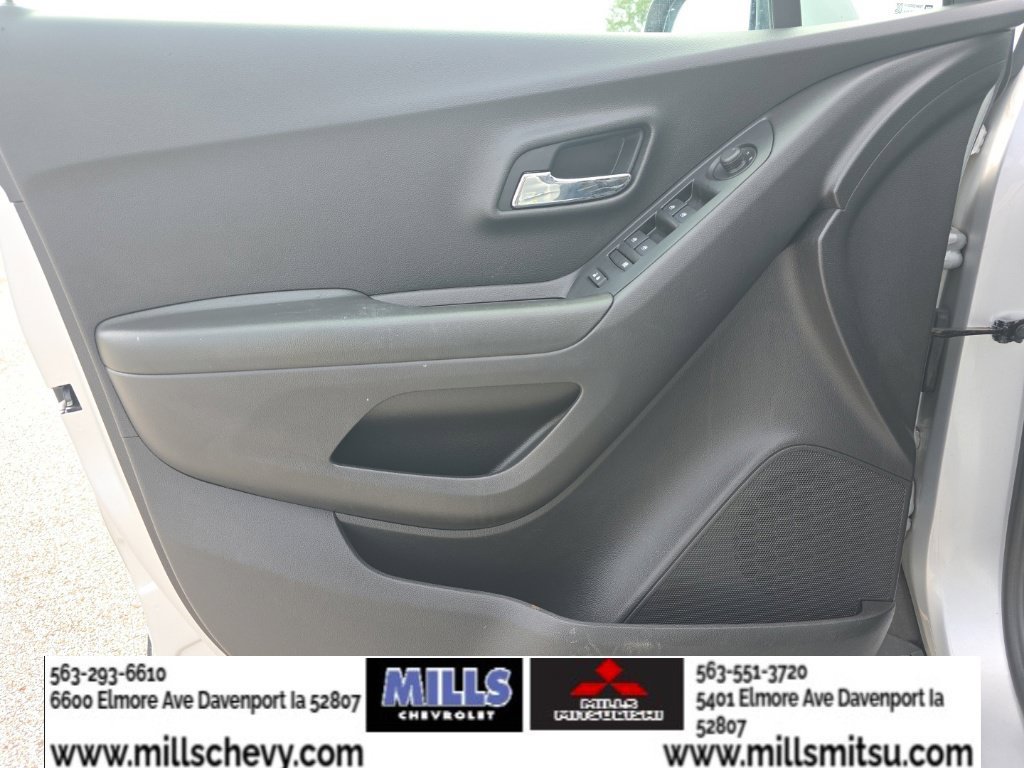 Used 2021 Chevrolet Trax LT w/ LT Convenience Package FWD image 15