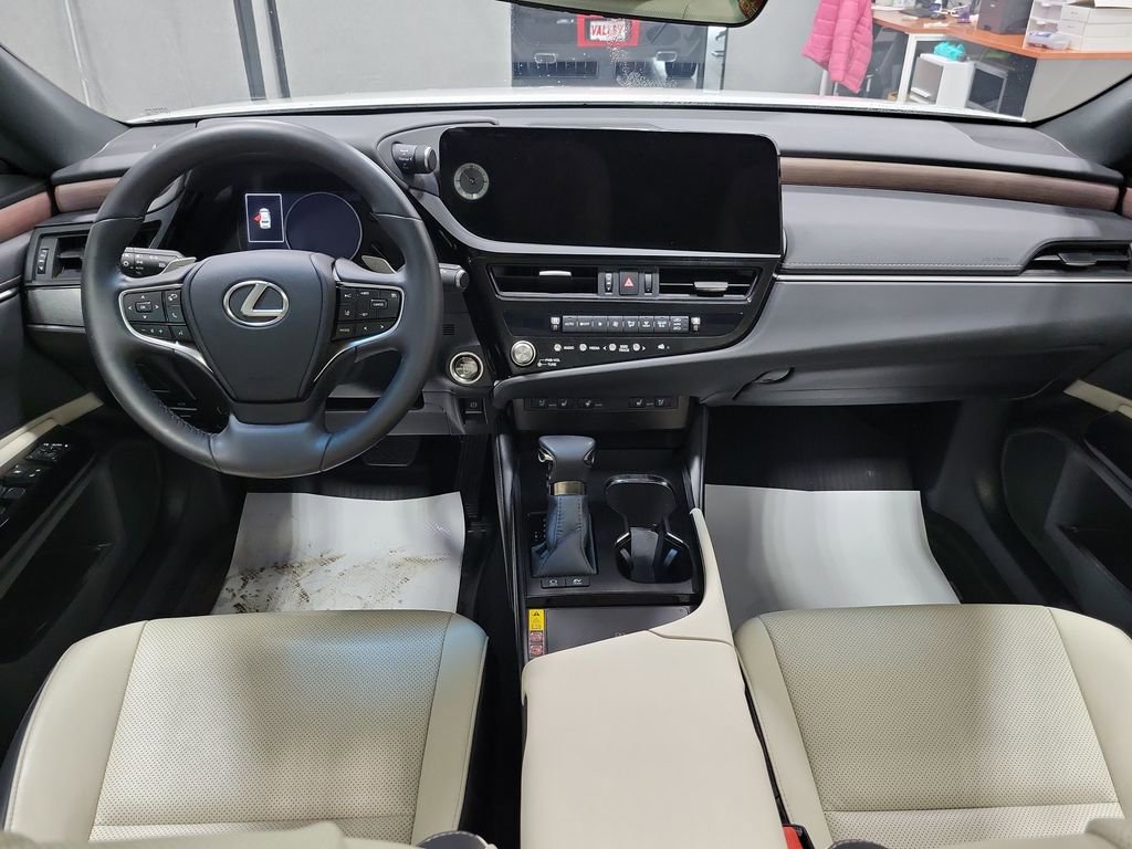 Used 2024 Lexus ES 300h w/ Premium Package FWD image 3