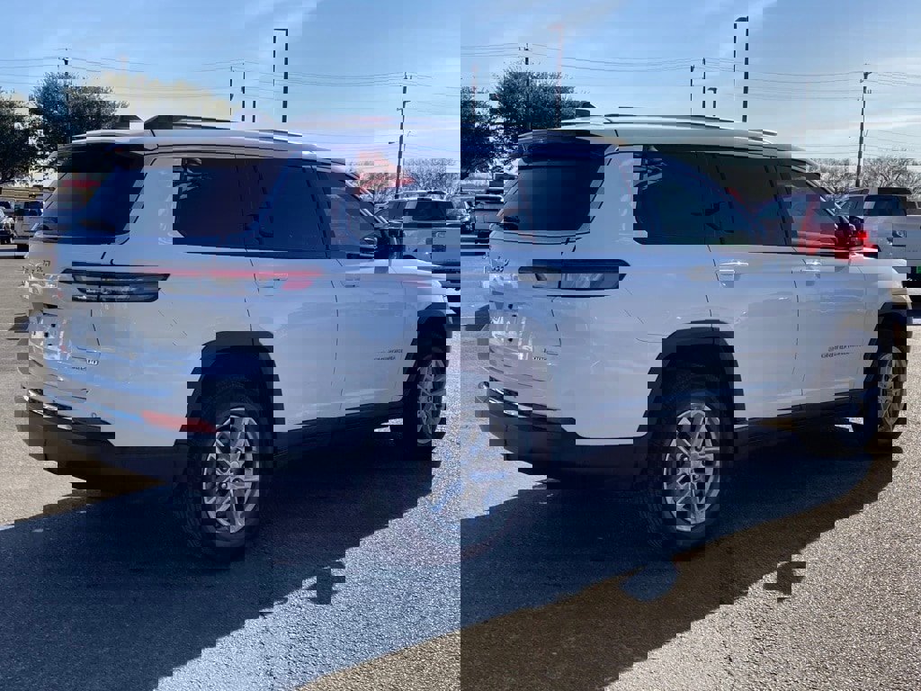 Used 2022 Jeep Grand Cherokee L Laredo w/ Luxury Tech Group I image 5