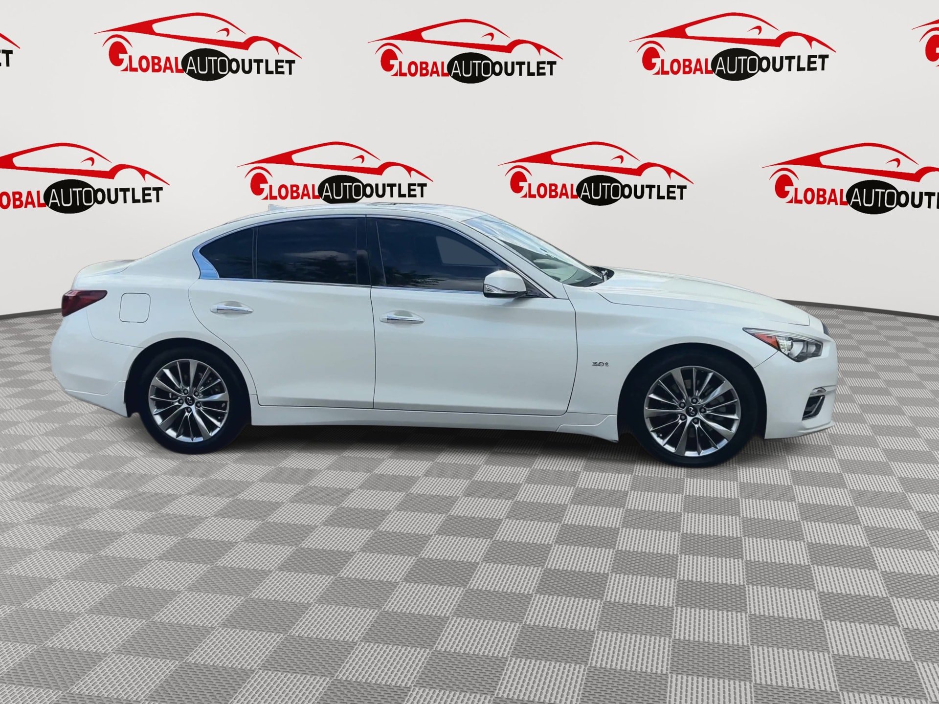 Used 2019 INFINITI Q50 Luxe w/ Cargo Package (L96) RWD image 9