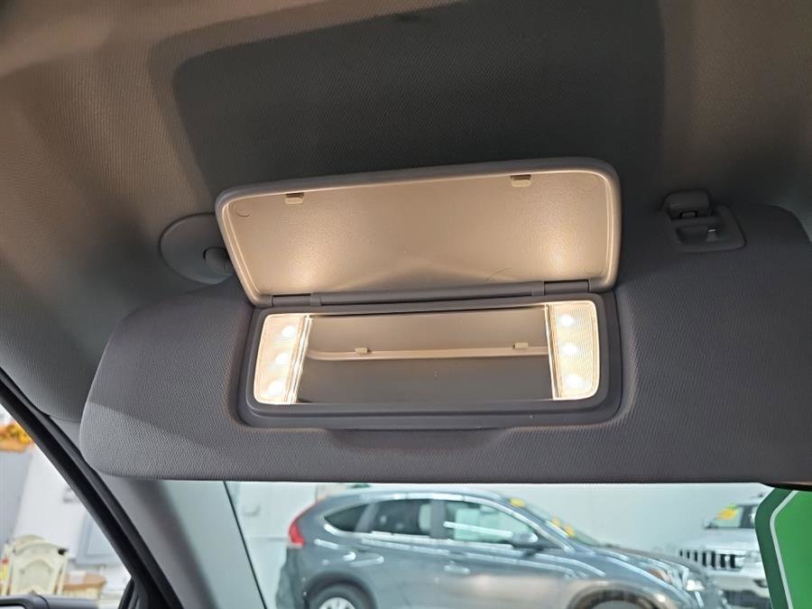 Used 2021 Chevrolet Equinox LS image 23