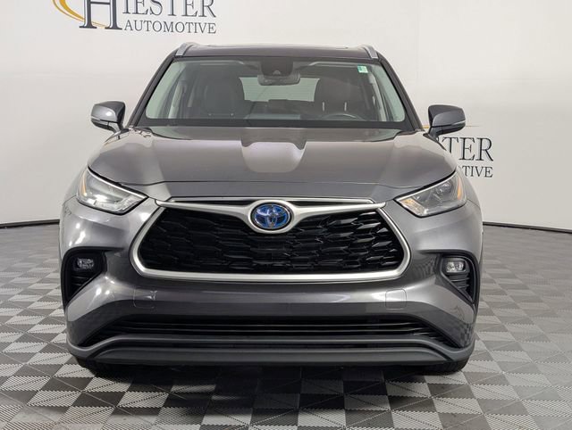 Used 2023 Toyota Highlander XLE image 3