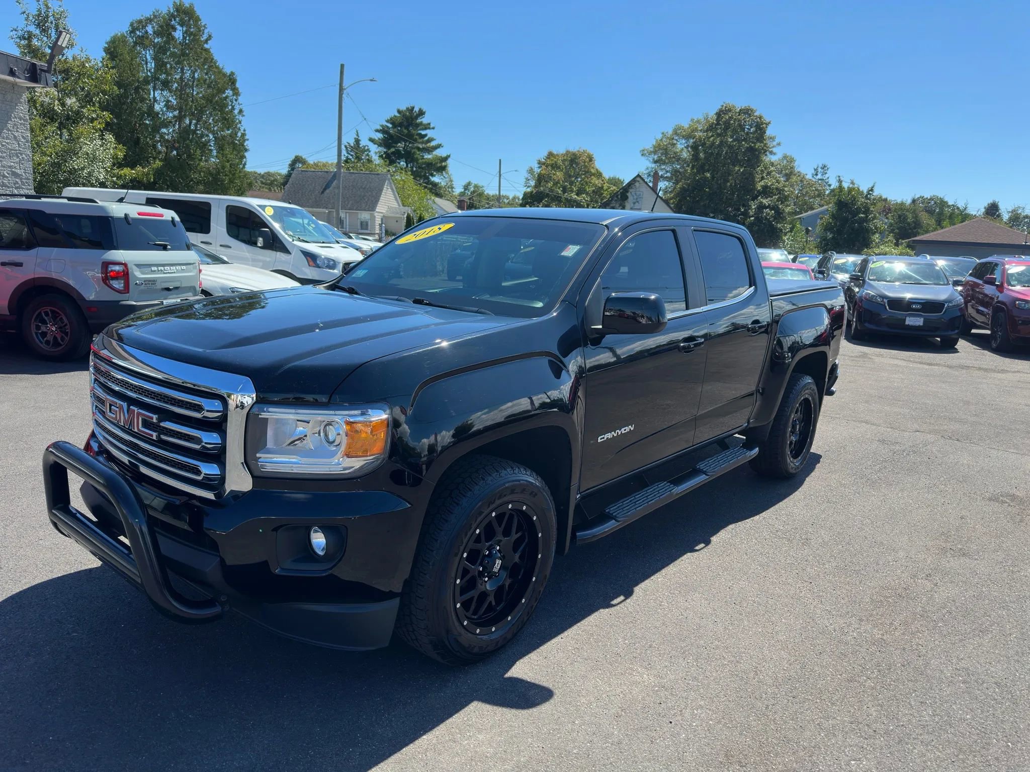 Used 2018 GMC Canyon SLE w/ SLE Convenience Package image 2