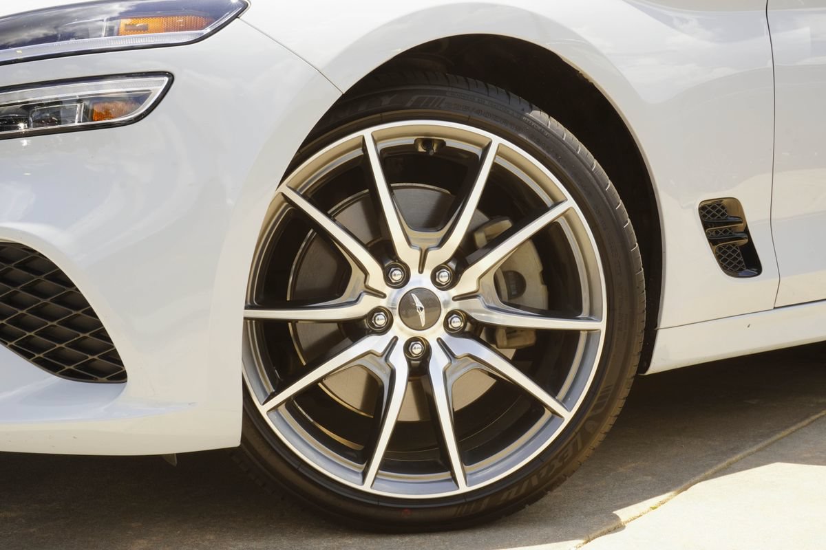 Used 2022 Genesis G70 3.3T RWD image 3